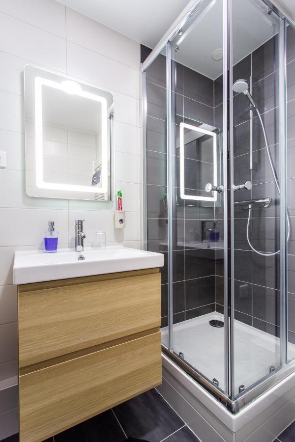 D&E - Paris-Disney - Holidays Apartment - Appartement De Vacances - 5 Chambres- 5 Sdb - 5 Bedrooms - 5 Bathrooms - Netflix Champs-Sur-Marne Buitenkant foto